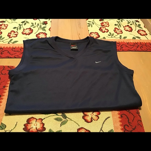 NIKE YOUTH XL 16-18 DRY FIT SLEEVE,ESS TOP EUC - Picture 1 of 2
